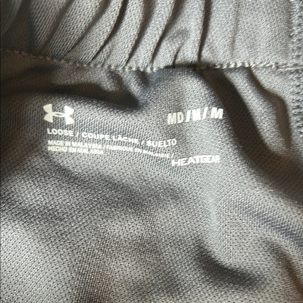 Under Armour Gray Athletic Shorts Lightweight Elastic Waist - Picture 4 of 4